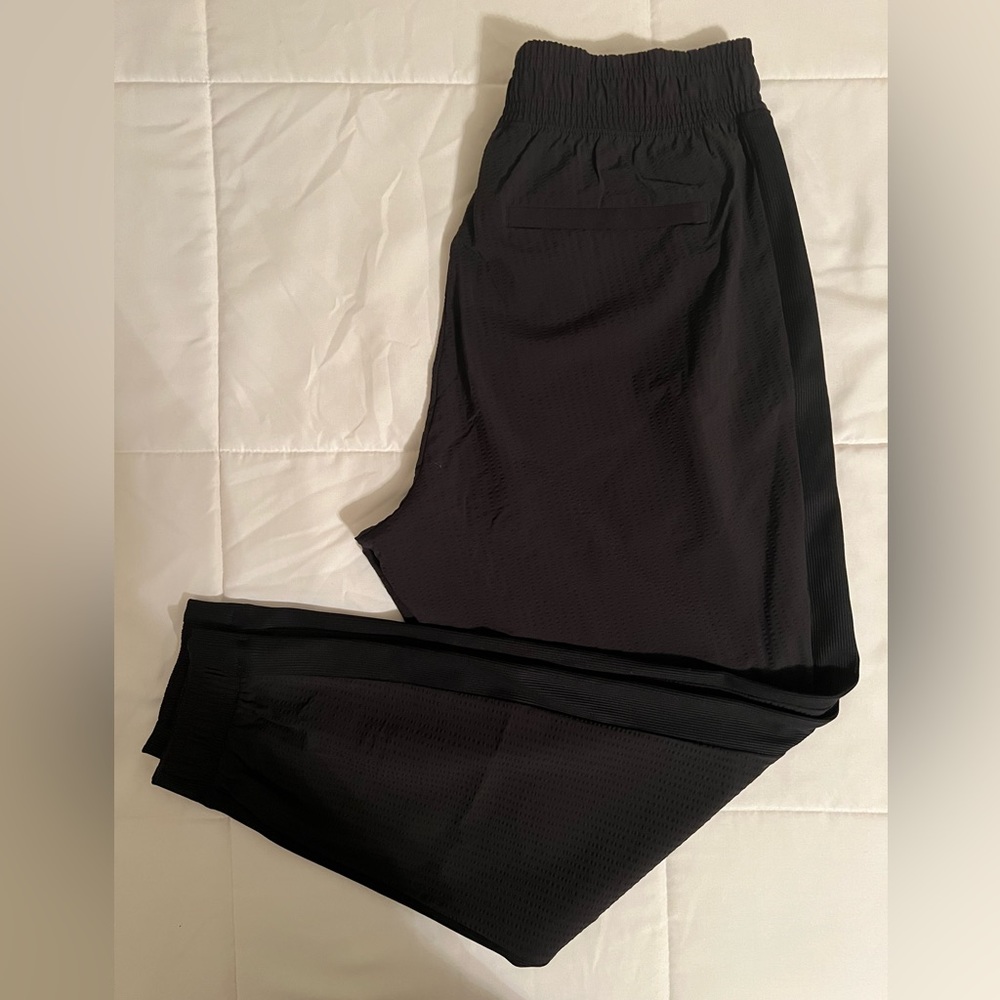 Athleta textured Brooklyn jogger size 10 petite